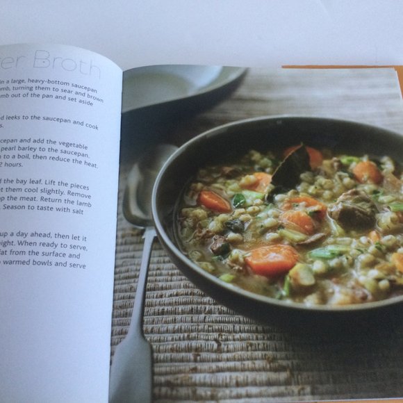Easy One Pot Recipe Book Meat Seafood and Vegetarian Dishes - Picture 8 of 12